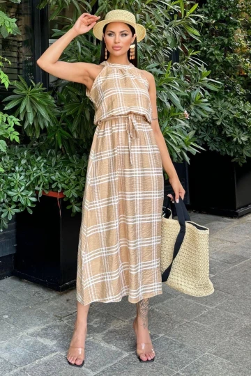 Kadın Bej Ekose Desenli, Halter Yaka, Kendinden Kemerli Uzun Salaş Elbise