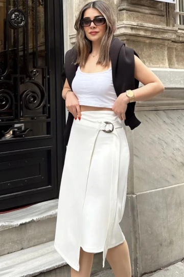 Kadın Beyaz Asimetrik Kesim, Toka Ve Yandan Bağlama Detaylı, Scuba Etek