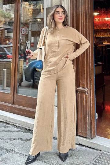 Kadın Camel Düğmeli Yuvarlak Yaka Bluz & Beli Lastikli Geniş Paça Pantolon - Salaş Maya Takım