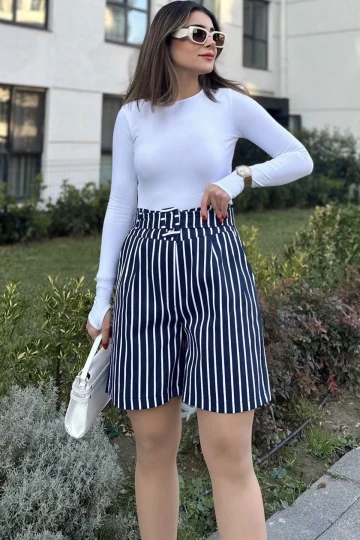 Kadın Laci Kemerli, Yüksek Bel, Pliseli, Rahat Kesim, Gabardin Şort