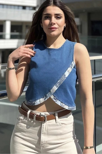 Kadın Laci Önü Çapraz Katlı, Kolsuz, Yuvarlak Yaka, Crop Kot Bluz