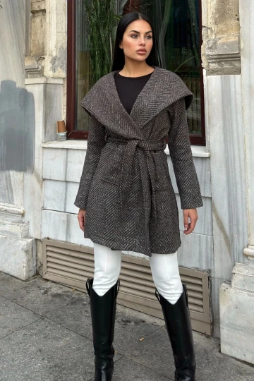 Kahve Balıksırtı Desenli, Kruvaze Yaka, Kapüşonlu, Kemerli Uzun Kaşe Kaban (Astarsız)