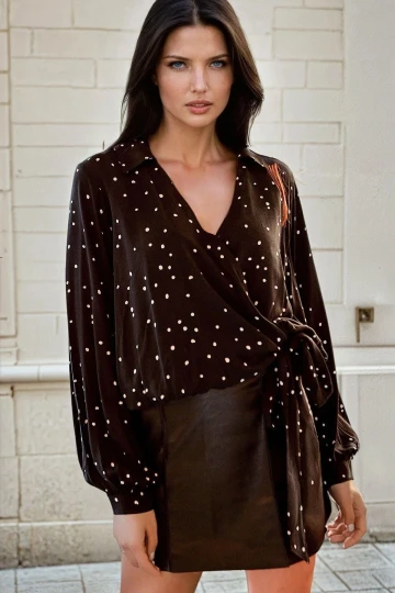 Siyah Kruvaze Yaka, Puantiyeli, Bağlama Detaylı Bluz