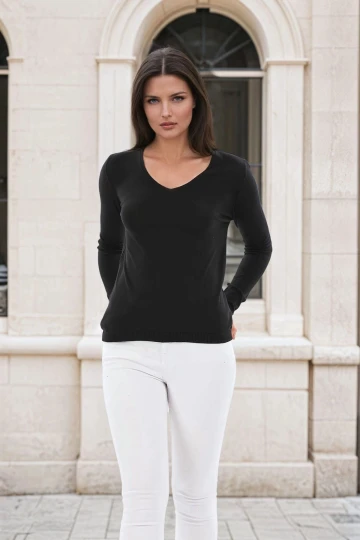 Siyah V Yaka, Salaş Kesimli, Triko Kazak