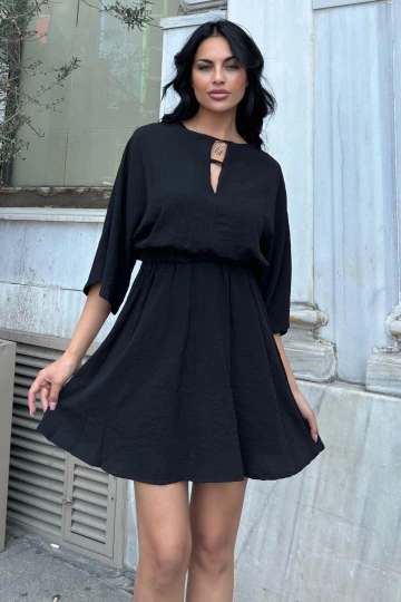 Siyah Yaka Detaylı Kloş Elbise
