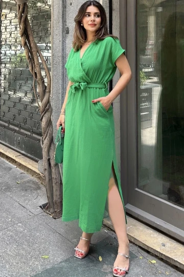 Yeşil Kruvaze Yaka,Yırtmaçlı, Beli Kuşaklı, Terletmez, Pamuklu, İthal Müslin Kumaş, Uzun Elbise