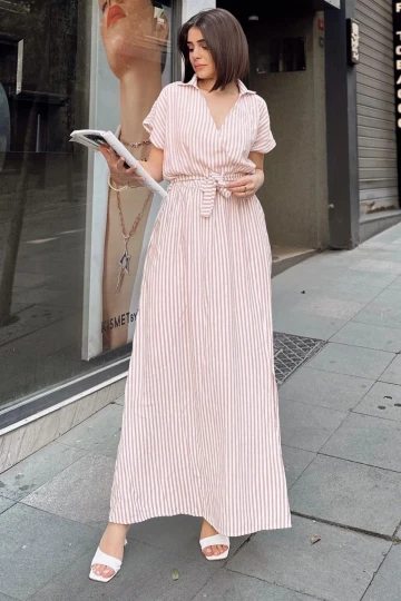 Gül Kurusu Kruvaze Polo Yaka, Kısa Kol, Çizgili Yazlık Kumaş, Yırtmaçlı, Kuşaklı, Maxi Uzun Elbise