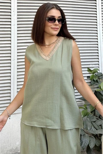 Haki Hasır Detaylı V Yaka, İthal Müslin Kumaş, Basic Kesim, Salaş Kolsuz Bluz & Atlet