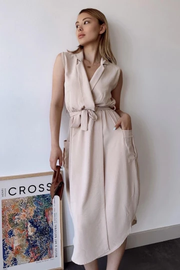 Kadın Bej Kalın Askılı, Kruvaze Yaka, Düz Desen, Aerobin Yırtmaçlı, Kemerli Midi Elbise