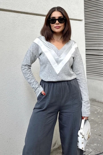 Kadın Gri Uzun Kollu V Yaka, Deri Detaylı, Color Block Bluz Sweatshirt & Pamuklu Kazak