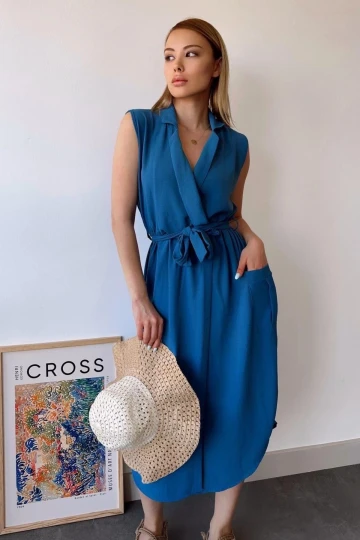 Kadın İndigo Kalın Askılı, Kruvaze Yaka, Düz Desen, Aerobin Yırtmaçlı, Kemerli Midi Elbise