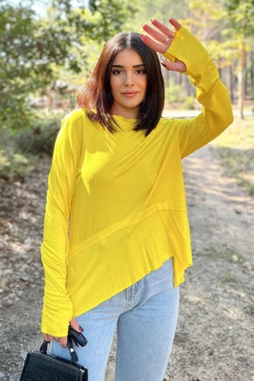 Kadın Sarı Elleri Eldiven Detaylı, Asimetrik Kesim, Bisiklet Yaka, Eteği Pliseli, Salaş Spor Bluz