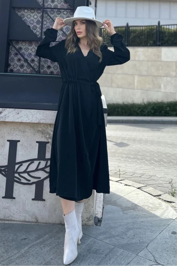Kadın Siyah Kruvaze Yaka, Yırtmaçlı, Beli Kuşaklı, Kol Bilekleri Lastikli, Salaş, Uzun Elbise