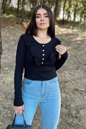 Kadın Siyah Yuvarlak Yaka, Uzun Kol, Fırfır Detaylı Yarım Patlı Çıtçıtlı Kaşkorse Bluz