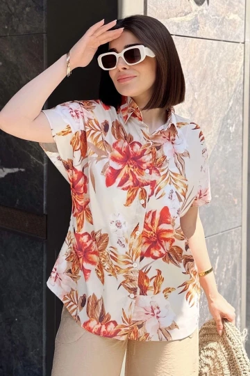 Krem Klasik Yaka, Kısa Kol, Digital Baskılı Kumaş, Regular Kalıp/Kesim, Gömlek