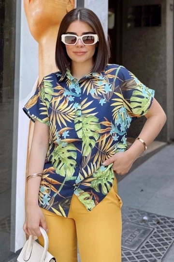 Laci Klasik Yaka, Kısa Kol, Digital Baskılı Kumaş, Regular Kalıp/Kesim, Eteği Oval Gömlek