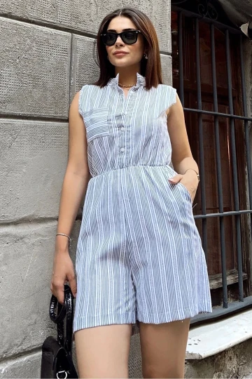 Laci Kolsuz, Düğmeli Hakim Yaka, Beli Lastikli, Cepli, Şort Modelli Kısa Çizgili Tulum