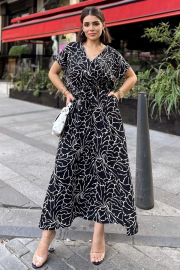 Siyah & Beyaz Desenli Kısa Kol, Kruvaze Beli Lastikli Önden Yırtmaçlı Uzun/Maksi Kiloş Elbise