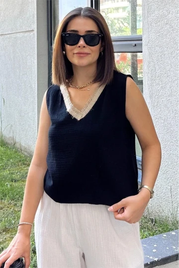 Siyah Hasır Detaylı V Yaka, İthal Müslin Kumaş, Basic Kesim, Salaş Kolsuz Bluz & Atlet