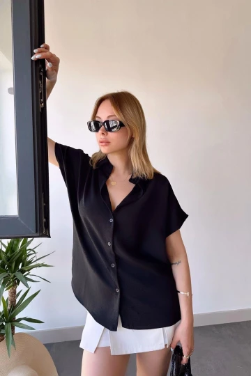 Siyah Klasik Yaka, Kısa Kol, Dokulu Kumaş, Salaş & Rahat Kalıp/Kesim, Gömlek