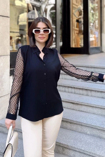 Siyah Klasik Yaka, Uzun Kol, Düz Kumaş, Regular Kalıp/Kesim, Kolları Puantiye Tül Gömlek