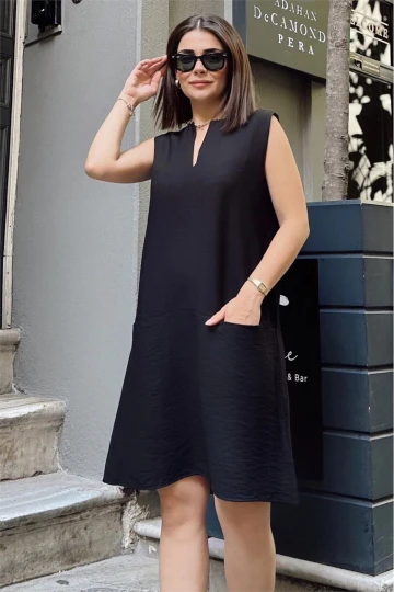 Siyah Kolsuz Yakası Yırtmaçlı, Gizli Çift Cepli, A Kesim Rahat Midi Elbise