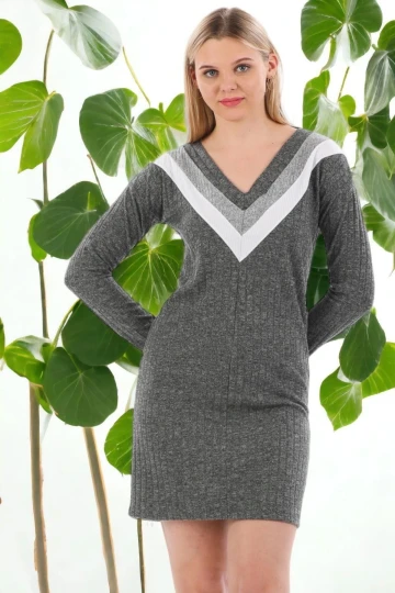 Kadın Antrasit V Yaka Garnili Kendinden Desenli Elbise Uzun Kollu Midi Boy Diz üstü Triko Elbise