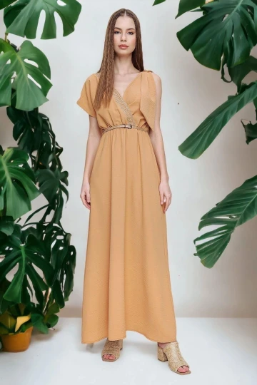 Kadın BejSırt ve Göğüs Hasır Detaylı Omzu Tokalı Beli Büzgülü Airobin Uzun Kruvaze Elbise