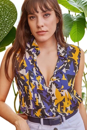 Kadın Çok Renkli Desenli Klasik Yaka Uzun Kol Regular Kesim Standart Boy Gömlek Bluz