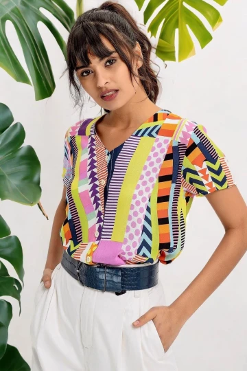 Kadın Çok Renkli Grafik Desenli, Kısa Kol Gömlek (DÜZ KESİM, STANDART BOY)