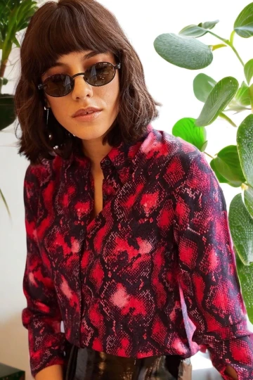 Kadın Fuşya Klasik Yaka Uzun Kol Piton Desenli Regular Kesim Standart Boy Gömlek