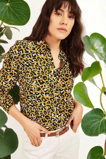 Kadın Hardal Leopar Desenli Klasik Yaka Uzun Kol Regular Kesim Standart Boy Gömlek