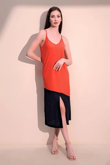 Kadın Mercan & Siyah Rahat Asimetrik Bloklu Yırtmaçlı Askılı Uzun Elbise