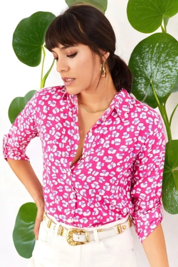 Kadın Pembe Çiçek Desenli Uzun Kollu Klasik Yaka Regular Kesim Standart Boy Gömlek