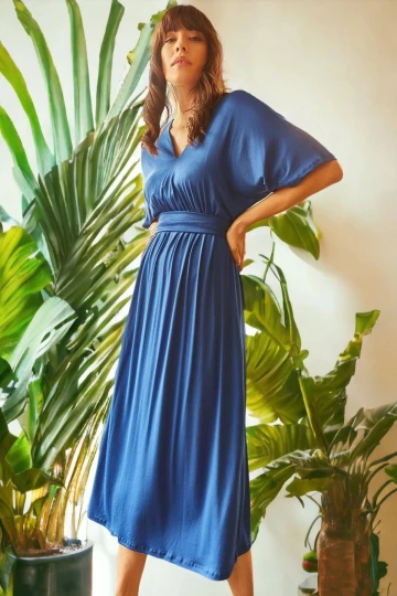 Kadın Saks Yumuşak Dokulu V Yaka Kısa Kollu Kemer Detaylı Rahat Kesim Uzun Rahat Ve Günlük Elbise