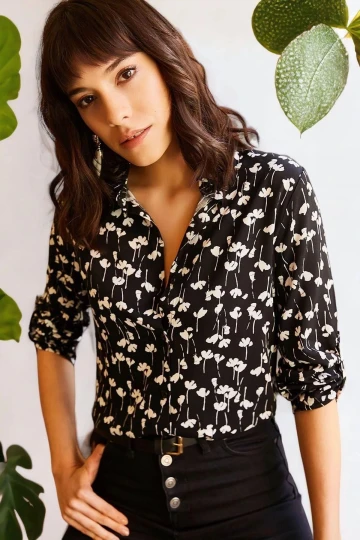 Kadın Siyah Çiçek Desenli Klasik Yaka Uzun Kol Düz Kesim Gömlek