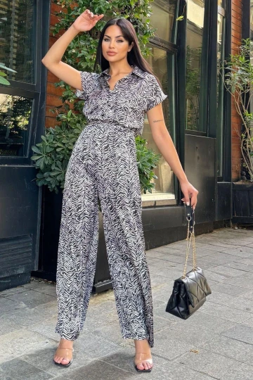 Kadın Siyah Desenli, Yarım Kol Ve Yarım Patlı Gömlek Yaka, Beli Lastikli, Salaş Uzun Saten Tulum