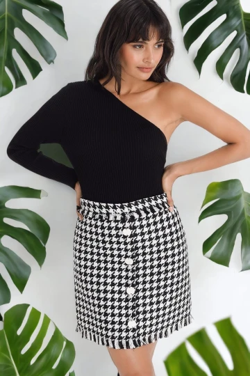 Kadın Siyah Düğme Detaylı Kazayağı Desenli Mini Kısa Triko Body