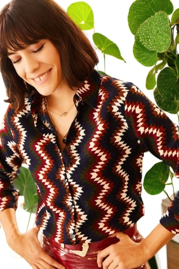 Kadın Siyah Klasik Yaka, Desenli, Uzun Kol, Regular Kesim, Standart Boy Gömlek.