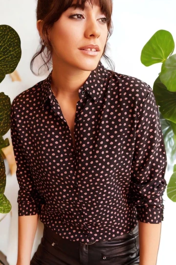 Kadın Siyah Klasik Yaka Puantiye Detaylı Uzun Kol Regular Kesim Standart Boy Gömlek