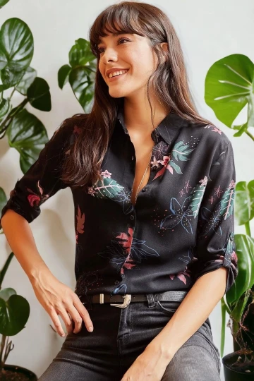 Kadın Siyah Uzun Kol çiçek desenli Regular Kesim Standart Boy Gömlek