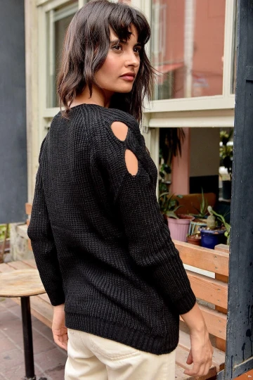 Kadın Siyah Yırtmaçlı Yakalı Uzun Kol Triko - Yırtmaç Detaylı Düz Kesim Standart Boy