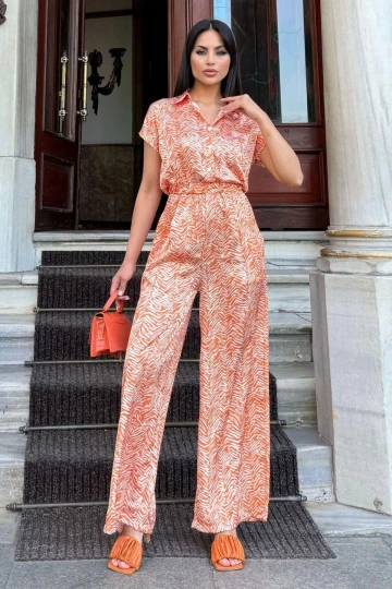 Kadın Turuncu Desenli, Yarım Kol Ve Yarım Patlı Gömlek Yaka, Beli Lastikli, Salaş Uzun Saten Tulum